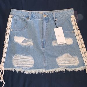 NWT DENIM SKIRT WITH LACE UP SIDE DETAIL SIZE 29